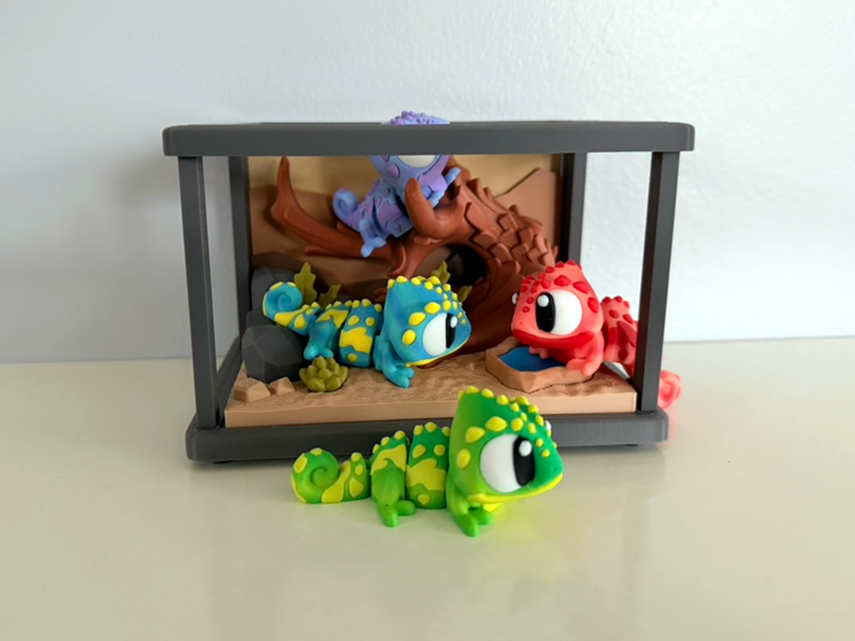Flexi Chameleon and Vivarium Playset