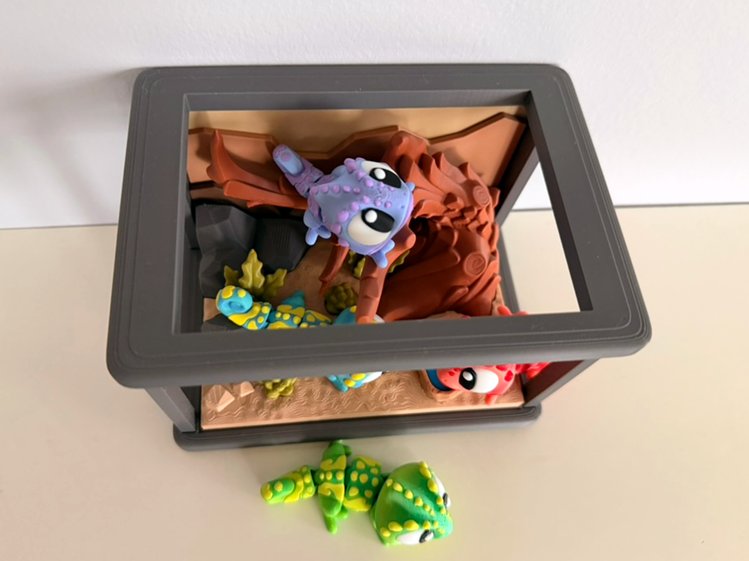 Flexi Chameleon and Vivarium Playset